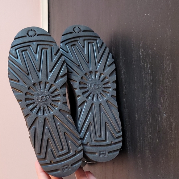 NWOB UGG black Glen boots - Picture 5 of 6